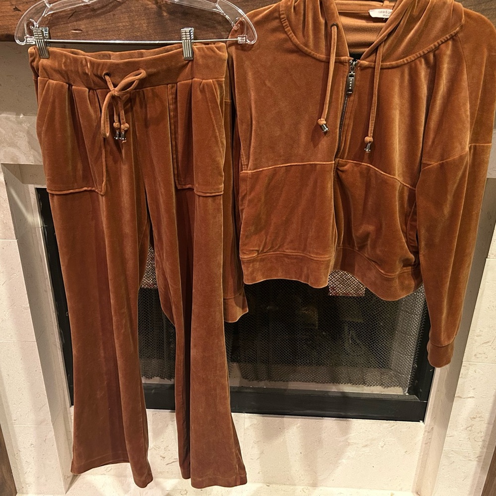 Comfortable Velour Women's Pant/Hoody Set-Sz M